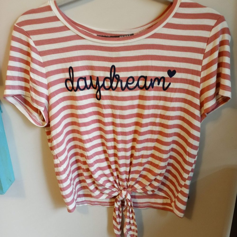 Rebel Sugar front tie Day Dream tee, sz Small